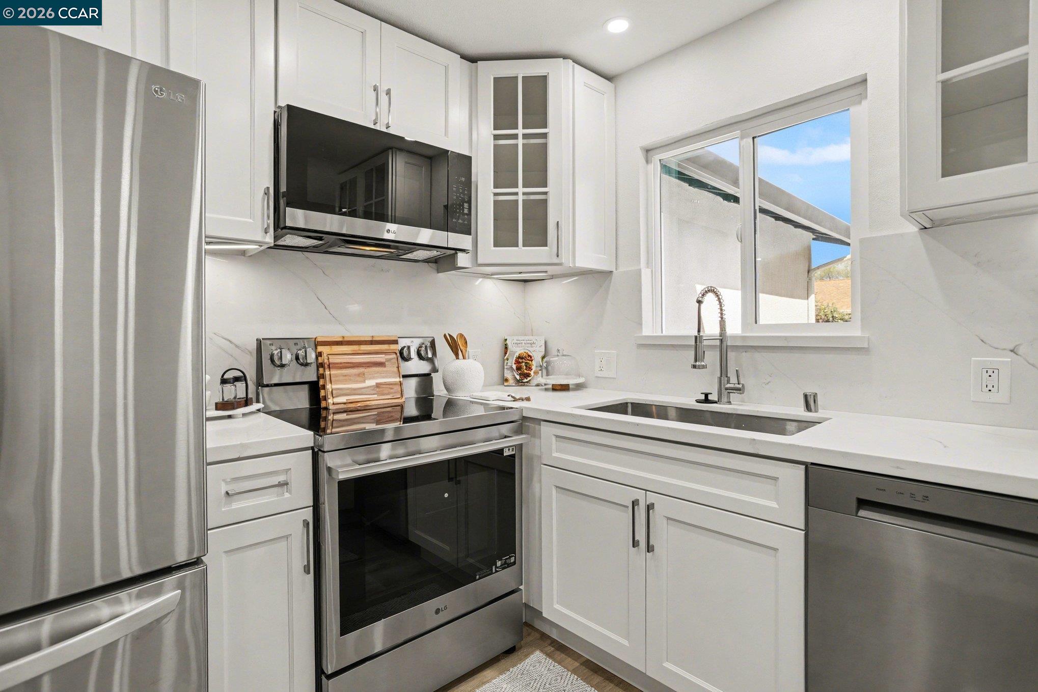 Detail Gallery Image 12 of 29 For 2579 Montgomery Ave, Concord,  CA 94519 - 3 Beds | 2 Baths