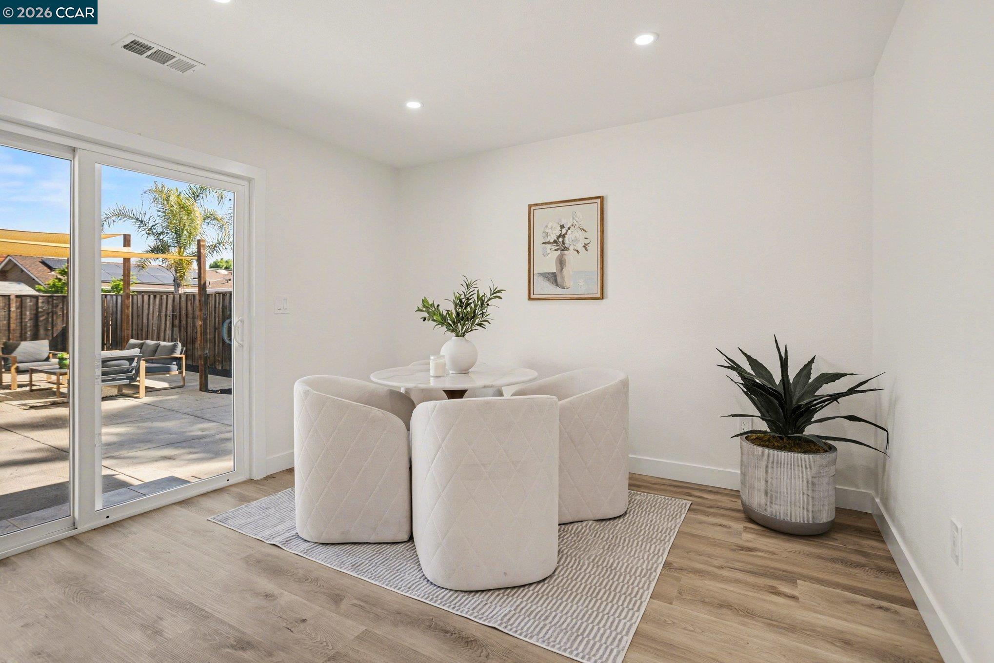 Detail Gallery Image 9 of 29 For 2579 Montgomery Ave, Concord,  CA 94519 - 3 Beds | 2 Baths