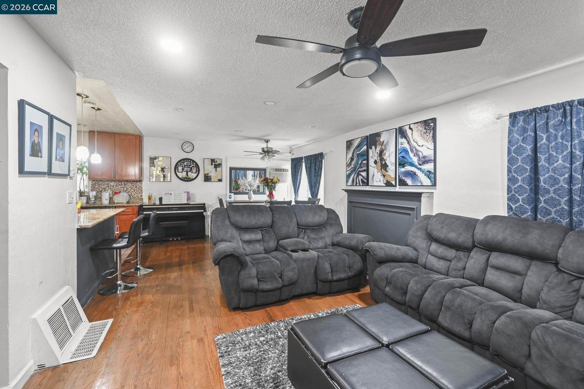 Detail Gallery Image 4 of 26 For 1954 N 6th St, Concord,  CA 94519 - 3 Beds | 2 Baths