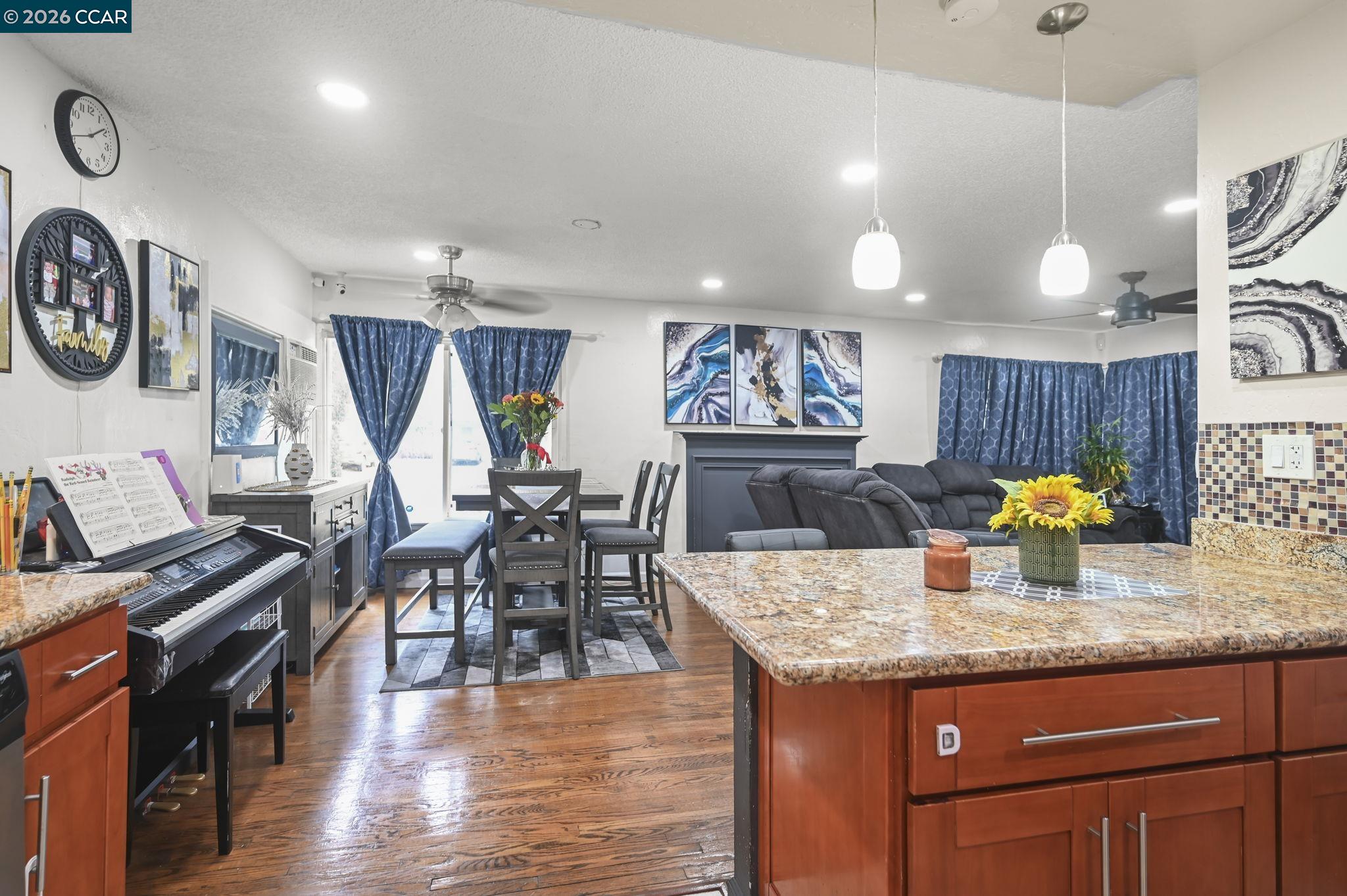 Detail Gallery Image 7 of 26 For 1954 N 6th St, Concord,  CA 94519 - 3 Beds | 2 Baths