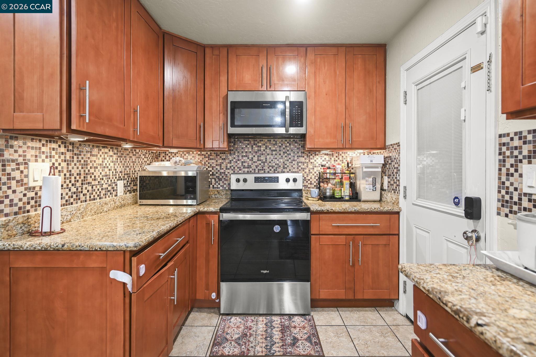 Detail Gallery Image 8 of 26 For 1954 N 6th St, Concord,  CA 94519 - 3 Beds | 2 Baths