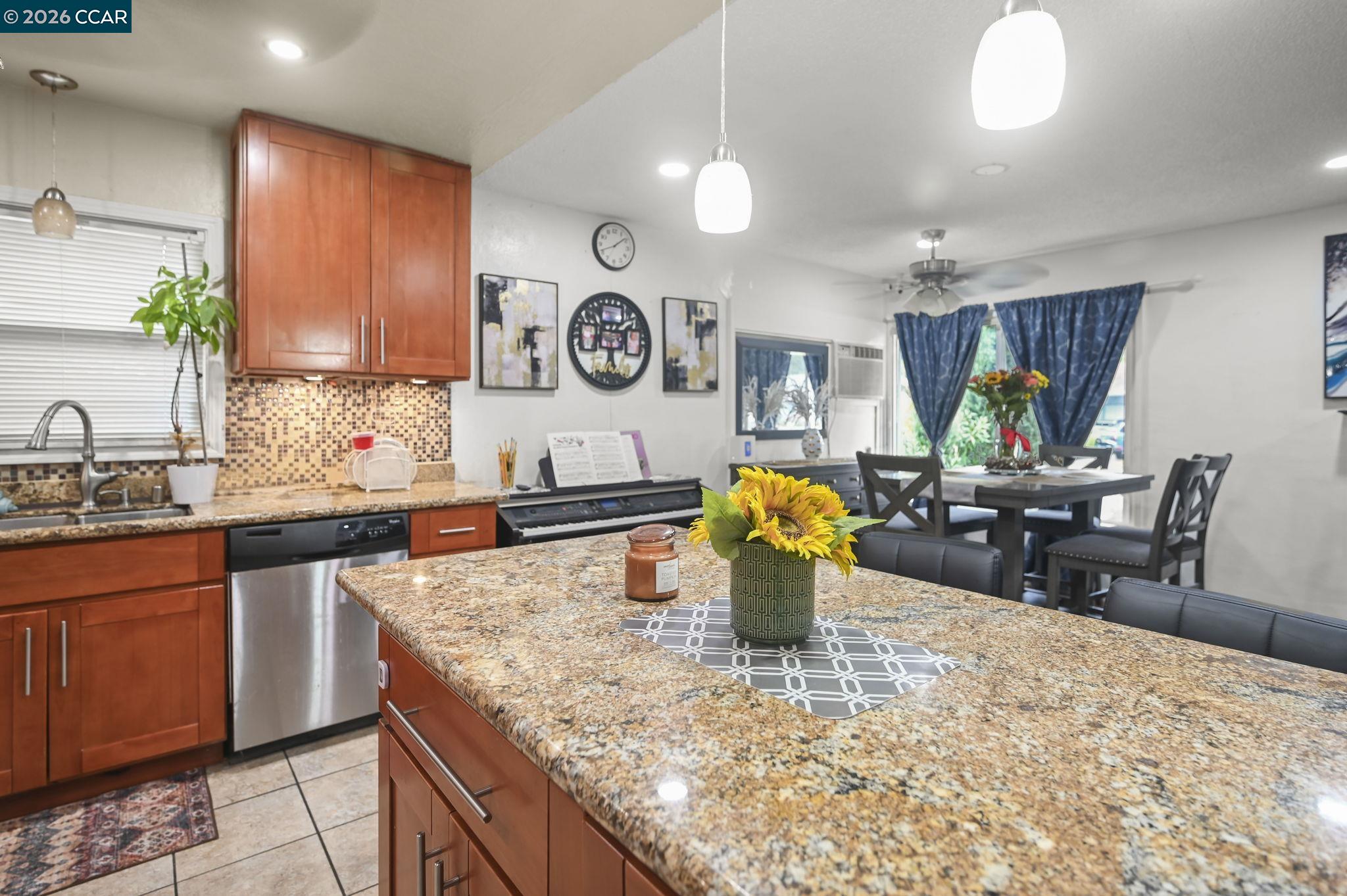 Detail Gallery Image 9 of 26 For 1954 N 6th St, Concord,  CA 94519 - 3 Beds | 2 Baths