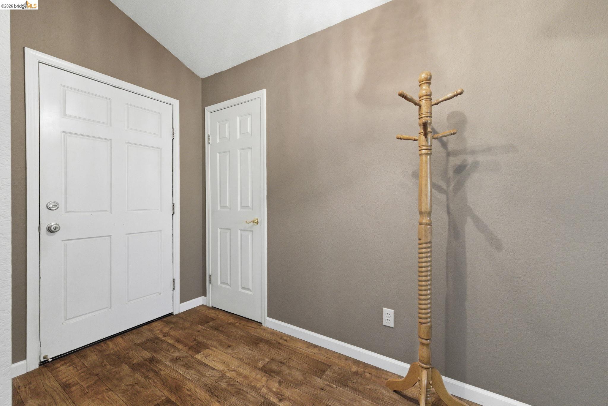 Detail Gallery Image 3 of 59 For 12796 Cresthaven Dr, Groveland,  CA 95321 - 3 Beds | 2 Baths