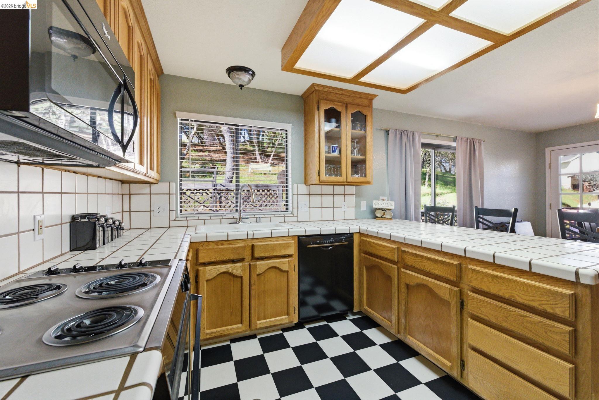 Detail Gallery Image 9 of 59 For 12796 Cresthaven Dr, Groveland,  CA 95321 - 3 Beds | 2 Baths