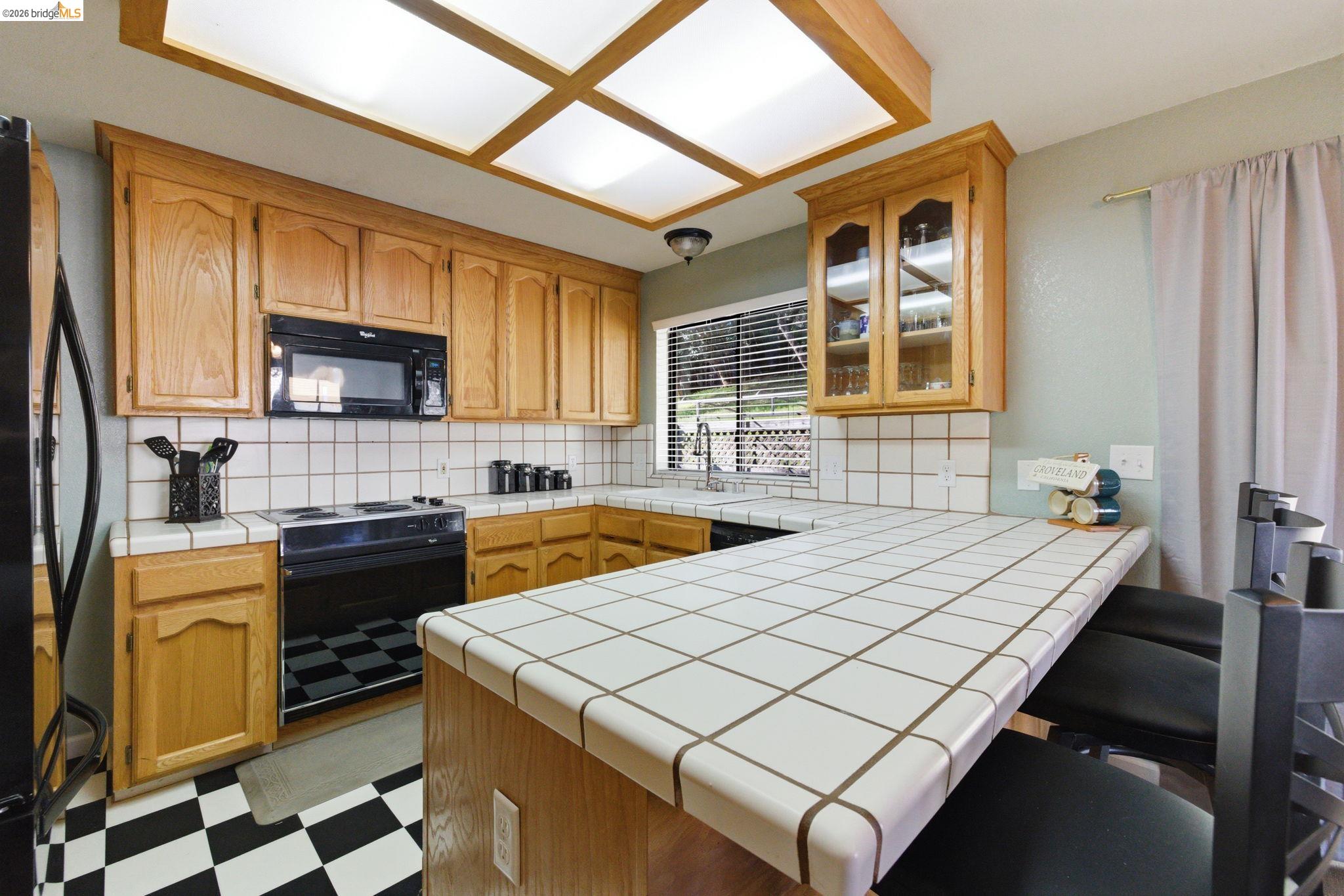 Detail Gallery Image 10 of 59 For 12796 Cresthaven Dr, Groveland,  CA 95321 - 3 Beds | 2 Baths