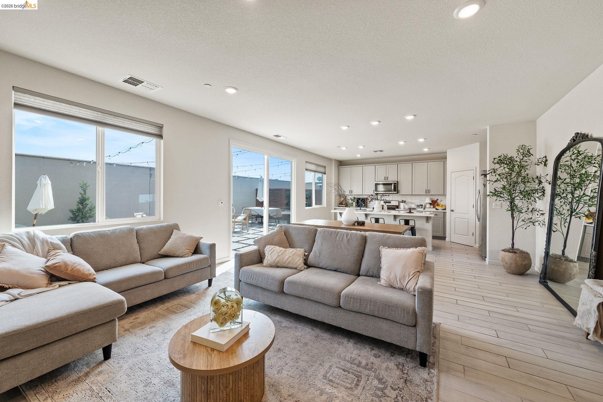 Detail Gallery Image 5 of 38 For 916 Diego Dr, Oakley,  CA 94561 - 3 Beds | 2/1 Baths