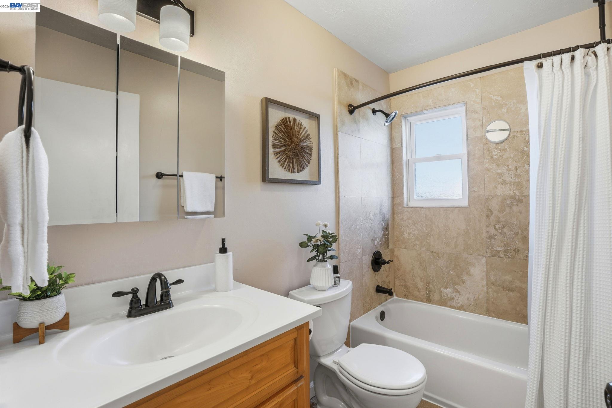 Detail Gallery Image 11 of 20 For 2394 Saint George Dr, Concord,  CA 94520 - 3 Beds | 2 Baths