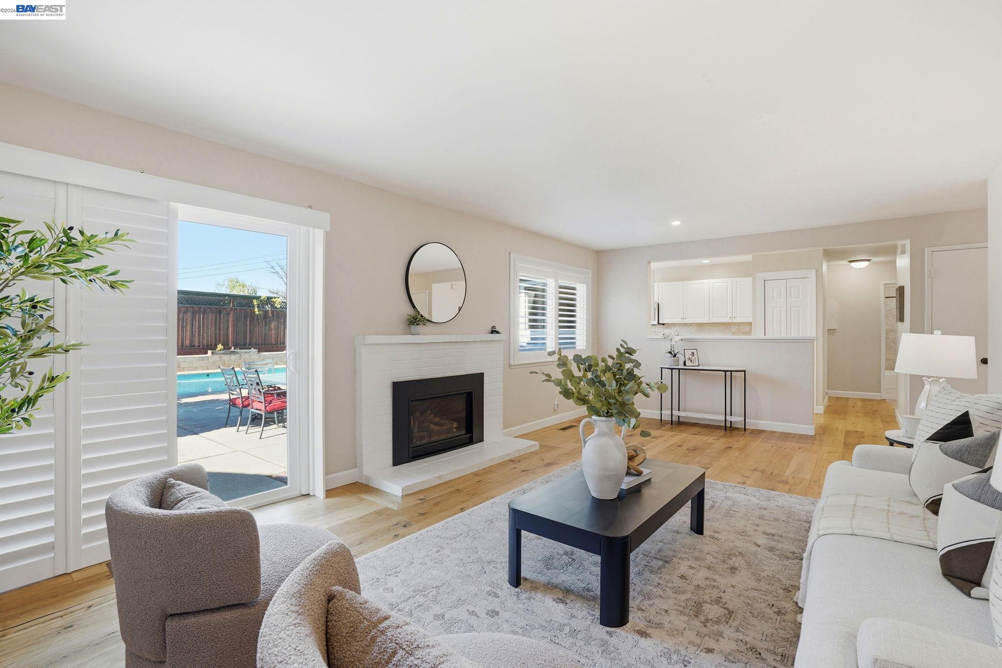 Detail Gallery Image 3 of 20 For 2394 Saint George Dr, Concord,  CA 94520 - 3 Beds | 2 Baths