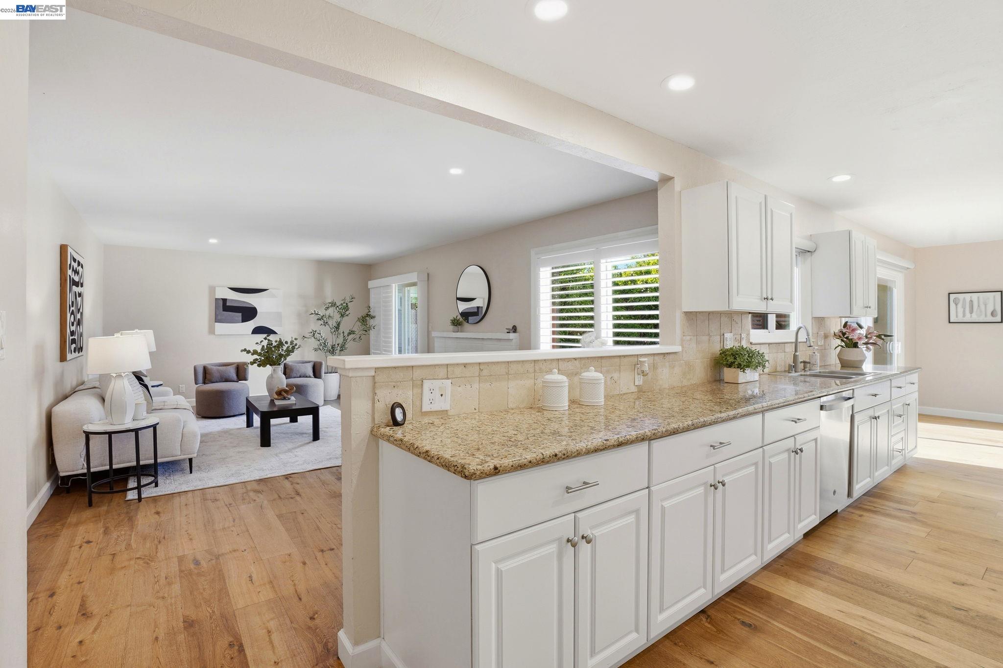 Detail Gallery Image 4 of 20 For 2394 Saint George Dr, Concord,  CA 94520 - 3 Beds | 2 Baths