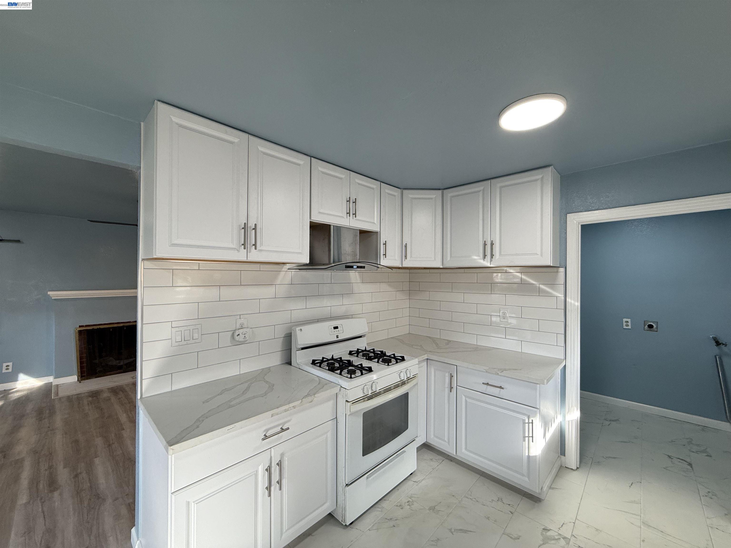 Detail Gallery Image 11 of 37 For 5500 Fruitridge Rd, Sacramento,  CA 95820 - 2 Beds | 1 Baths