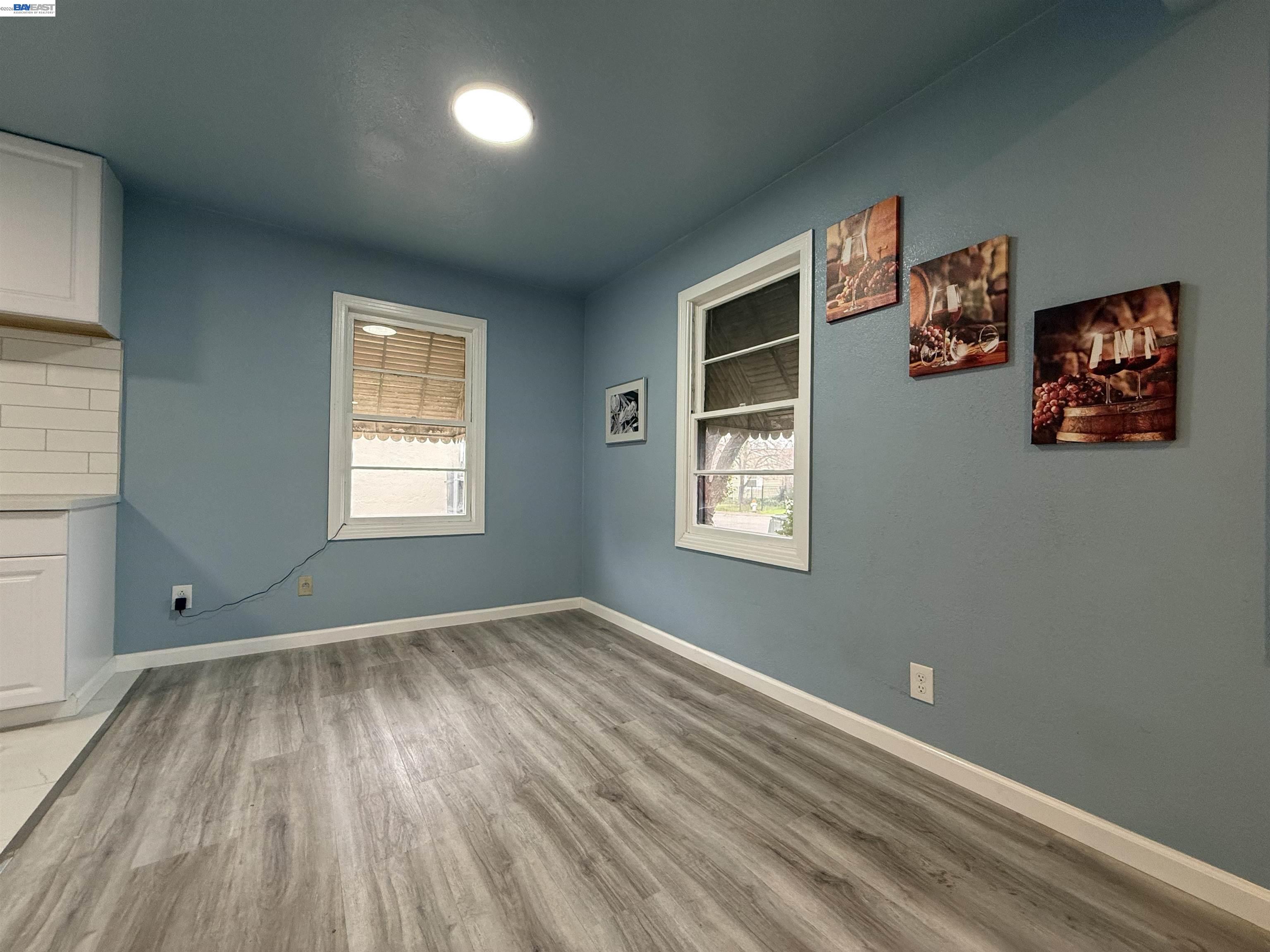 Detail Gallery Image 4 of 37 For 5500 Fruitridge Rd, Sacramento,  CA 95820 - 2 Beds | 1 Baths