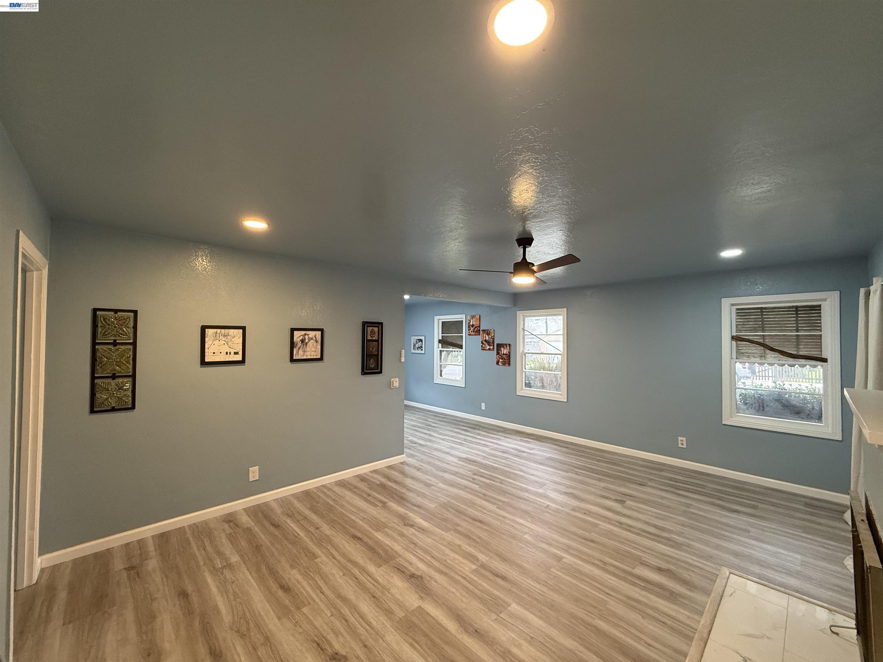 Detail Gallery Image 5 of 37 For 5500 Fruitridge Rd, Sacramento,  CA 95820 - 2 Beds | 1 Baths