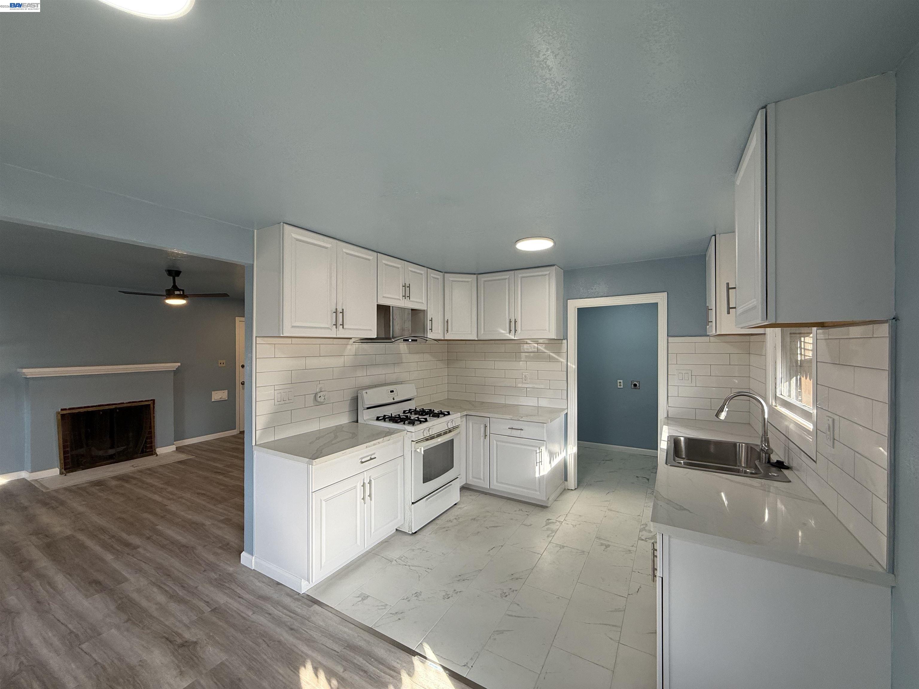 Detail Gallery Image 7 of 37 For 5500 Fruitridge Rd, Sacramento,  CA 95820 - 2 Beds | 1 Baths