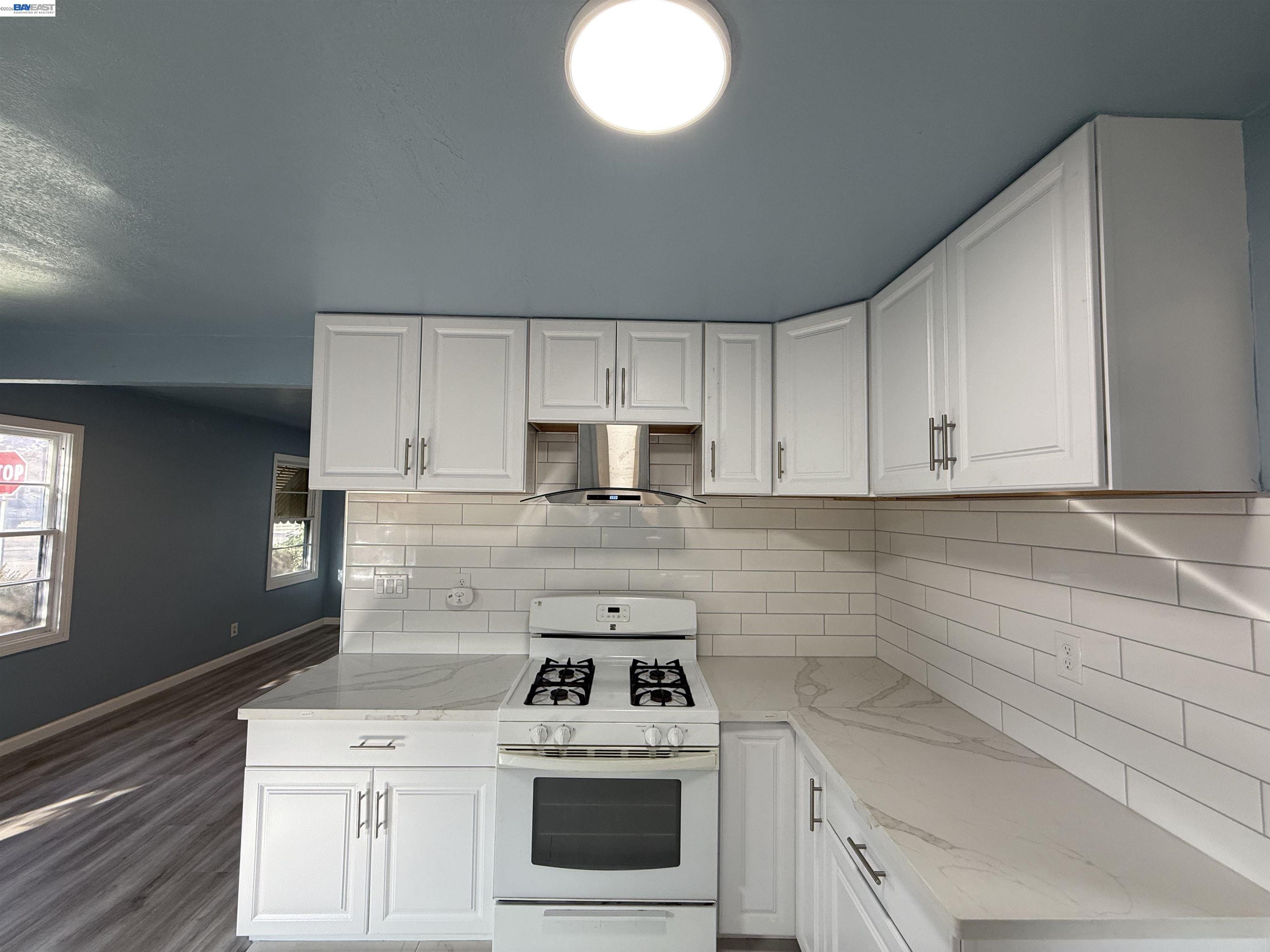 Detail Gallery Image 9 of 37 For 5500 Fruitridge Rd, Sacramento,  CA 95820 - 2 Beds | 1 Baths