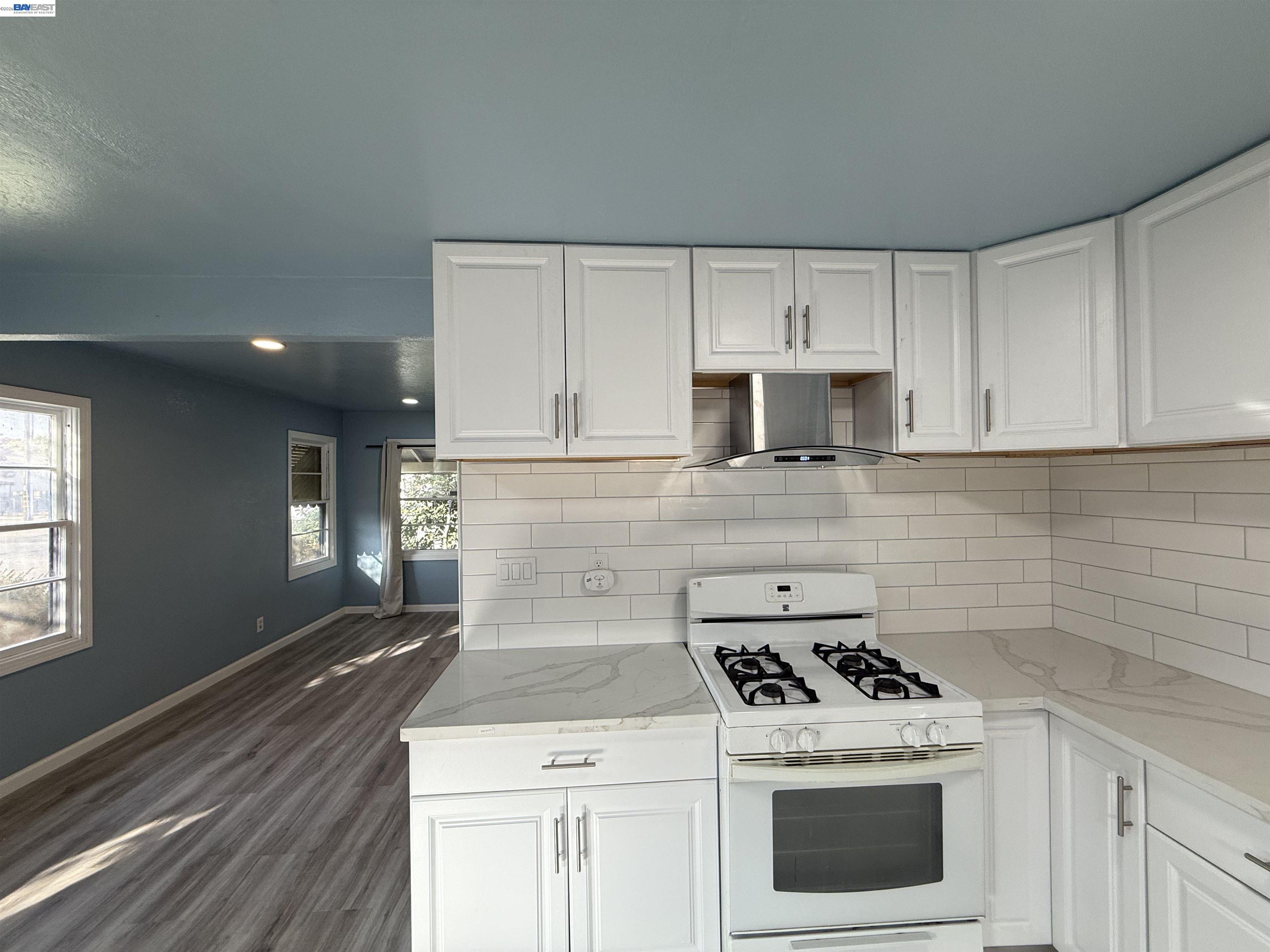 Detail Gallery Image 10 of 37 For 5500 Fruitridge Rd, Sacramento,  CA 95820 - 2 Beds | 1 Baths