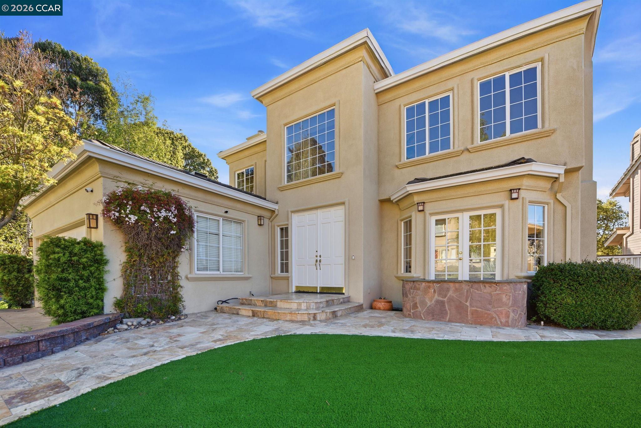 Detail Gallery Image 2 of 60 For 1 Bay Forest Pl, Oakland,  CA 94611 - 3 Beds | 2/1 Baths