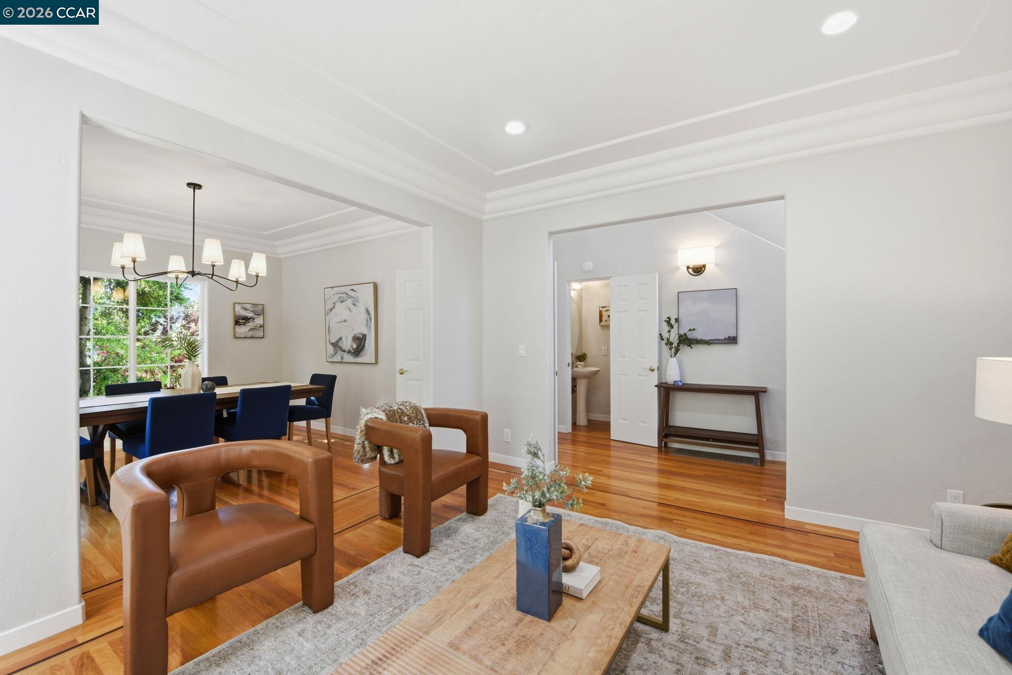 Detail Gallery Image 12 of 60 For 1 Bay Forest Pl, Oakland,  CA 94611 - 3 Beds | 2/1 Baths