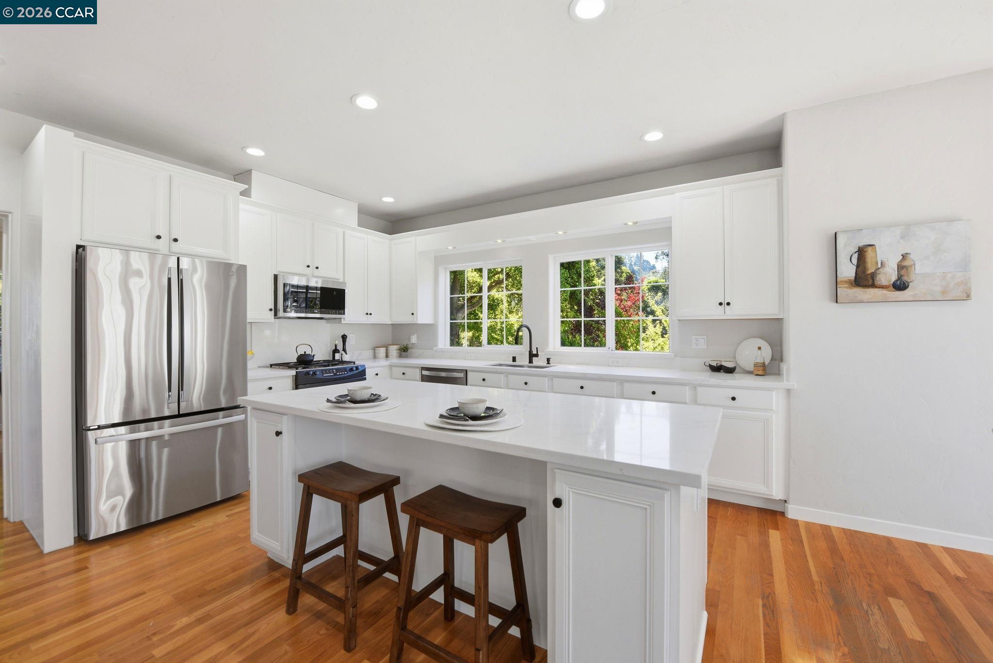 Detail Gallery Image 18 of 60 For 1 Bay Forest Pl, Oakland,  CA 94611 - 3 Beds | 2/1 Baths