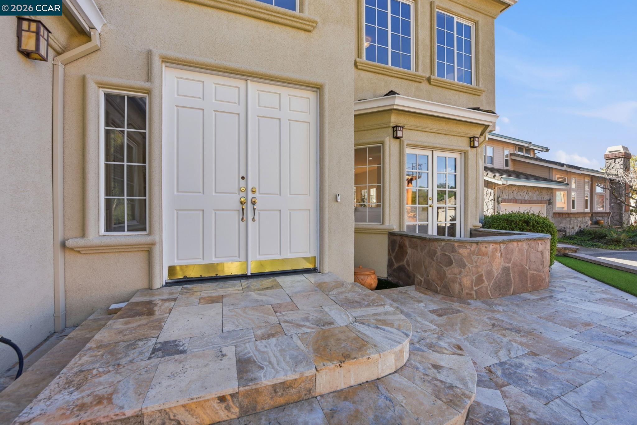 Detail Gallery Image 3 of 60 For 1 Bay Forest Pl, Oakland,  CA 94611 - 3 Beds | 2/1 Baths