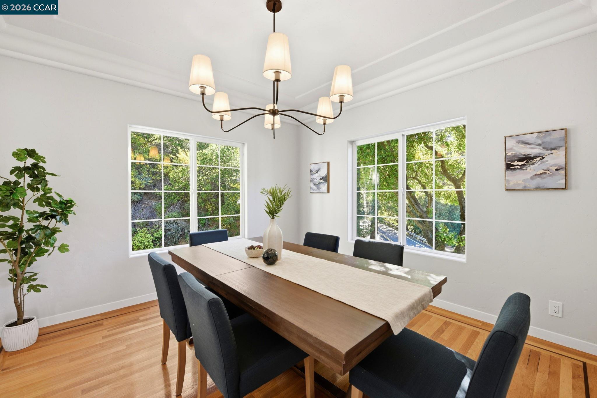 Detail Gallery Image 21 of 60 For 1 Bay Forest Pl, Oakland,  CA 94611 - 3 Beds | 2/1 Baths