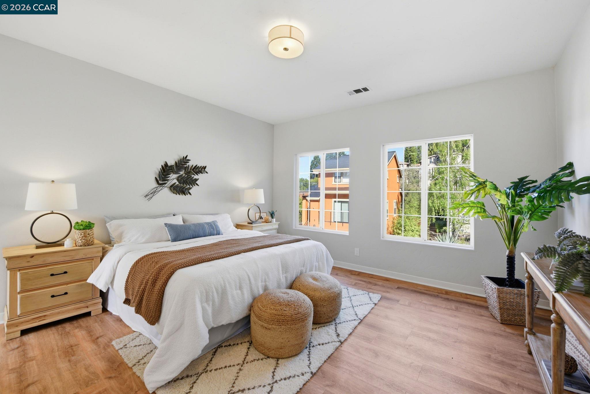 Detail Gallery Image 25 of 60 For 1 Bay Forest Pl, Oakland,  CA 94611 - 3 Beds | 2/1 Baths