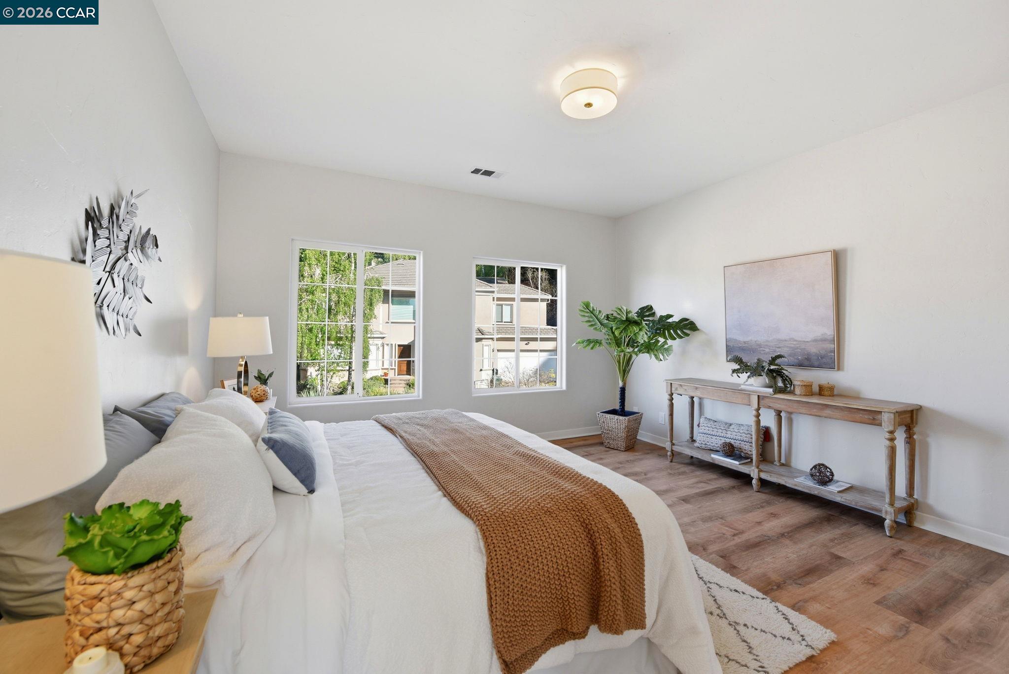 Detail Gallery Image 27 of 60 For 1 Bay Forest Pl, Oakland,  CA 94611 - 3 Beds | 2/1 Baths