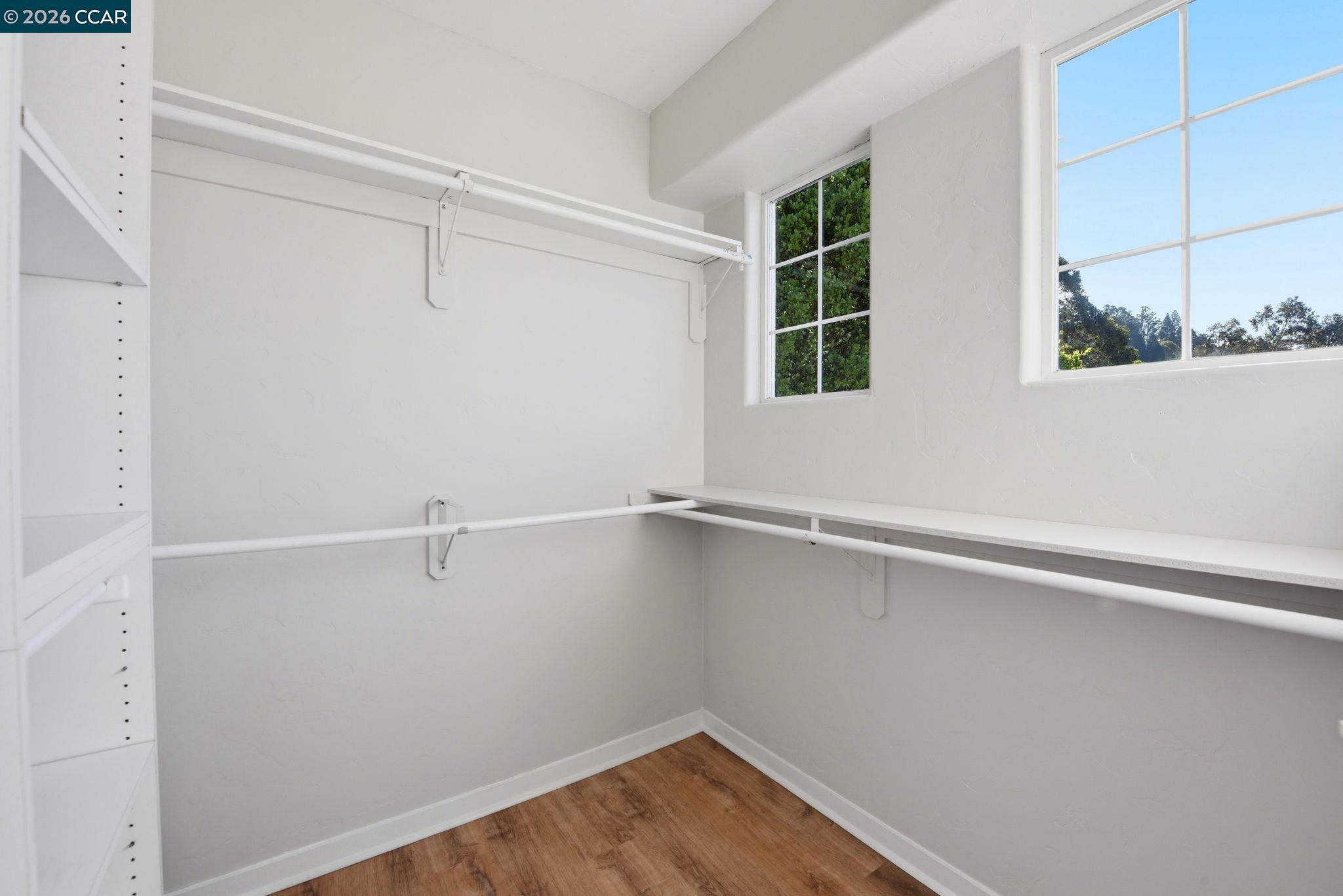 Detail Gallery Image 28 of 60 For 1 Bay Forest Pl, Oakland,  CA 94611 - 3 Beds | 2/1 Baths