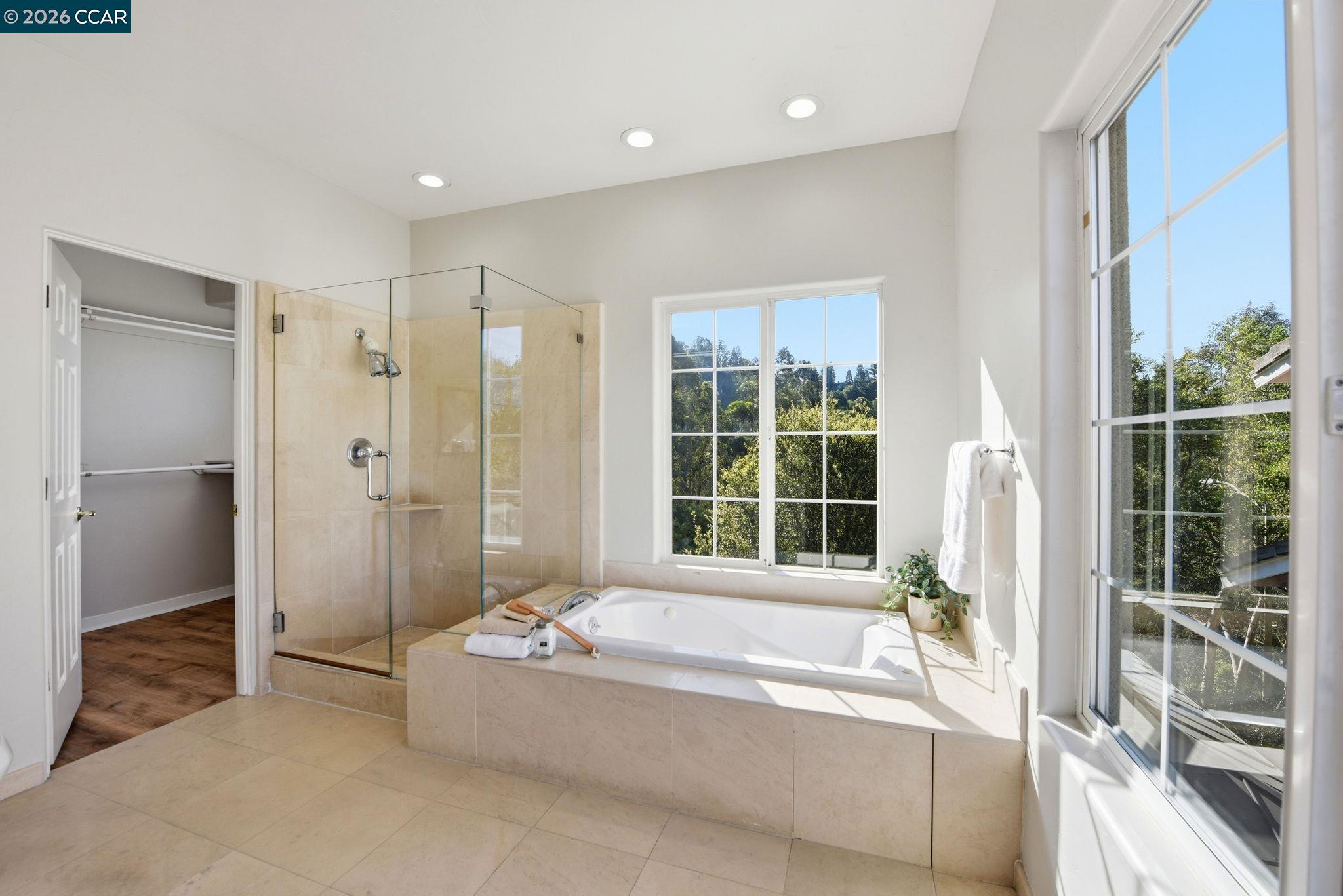 Detail Gallery Image 30 of 60 For 1 Bay Forest Pl, Oakland,  CA 94611 - 3 Beds | 2/1 Baths