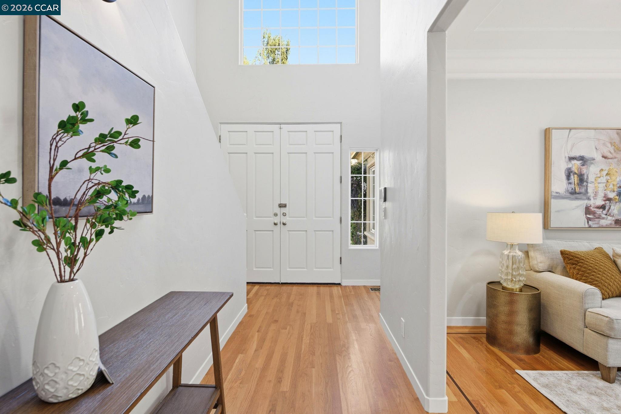 Detail Gallery Image 4 of 60 For 1 Bay Forest Pl, Oakland,  CA 94611 - 3 Beds | 2/1 Baths