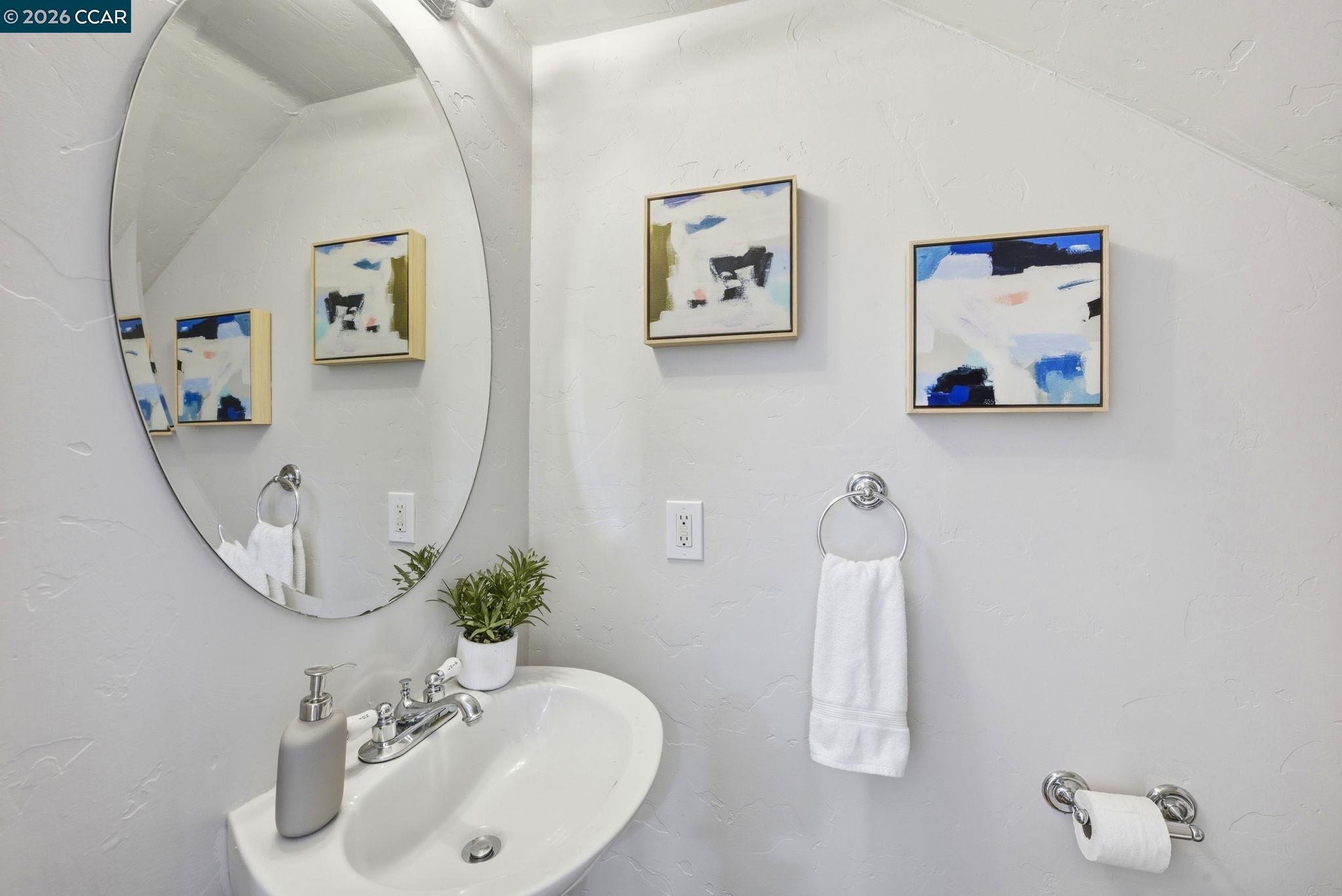 Detail Gallery Image 38 of 60 For 1 Bay Forest Pl, Oakland,  CA 94611 - 3 Beds | 2/1 Baths