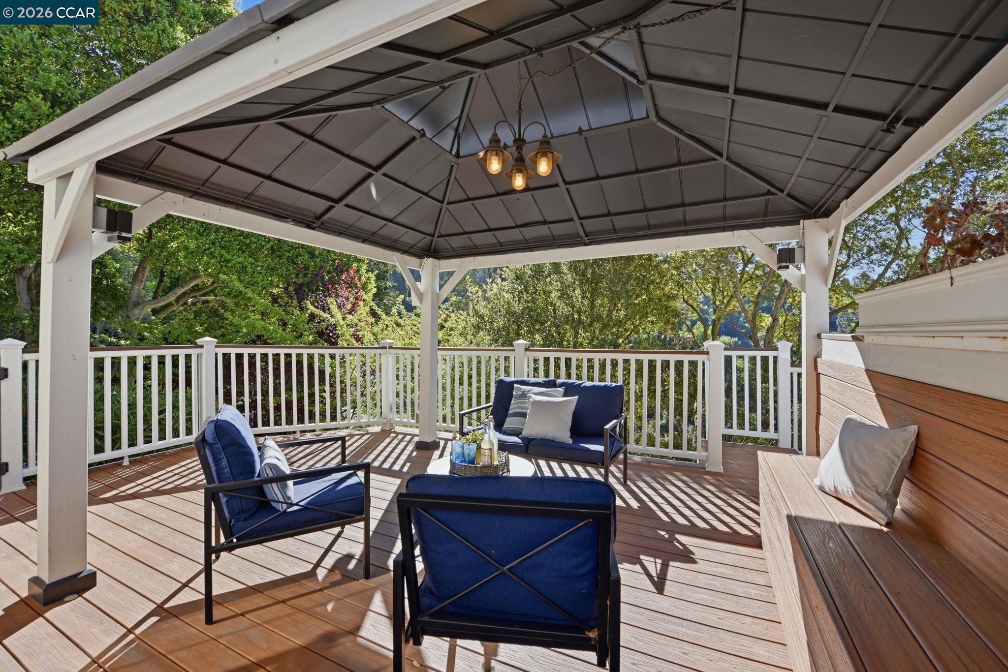 Detail Gallery Image 40 of 60 For 1 Bay Forest Pl, Oakland,  CA 94611 - 3 Beds | 2/1 Baths