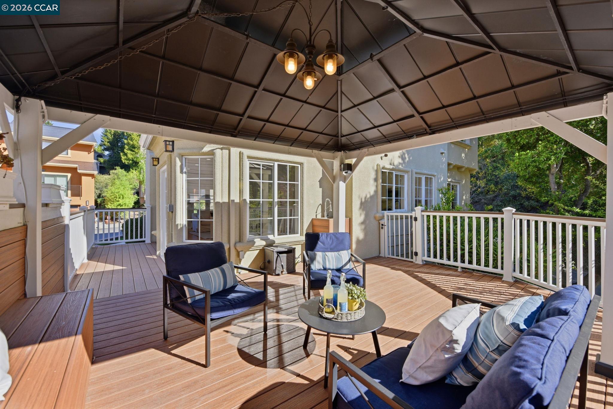 Detail Gallery Image 41 of 60 For 1 Bay Forest Pl, Oakland,  CA 94611 - 3 Beds | 2/1 Baths