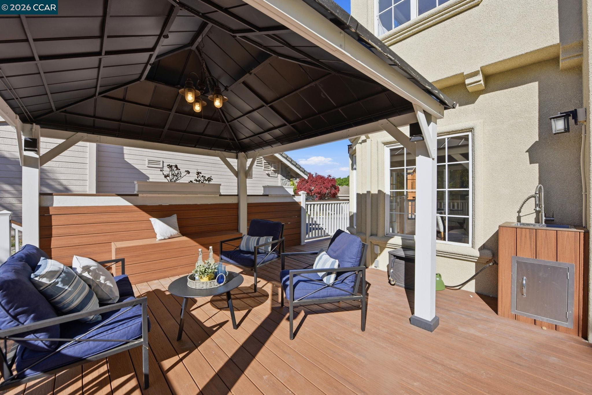 Detail Gallery Image 42 of 60 For 1 Bay Forest Pl, Oakland,  CA 94611 - 3 Beds | 2/1 Baths