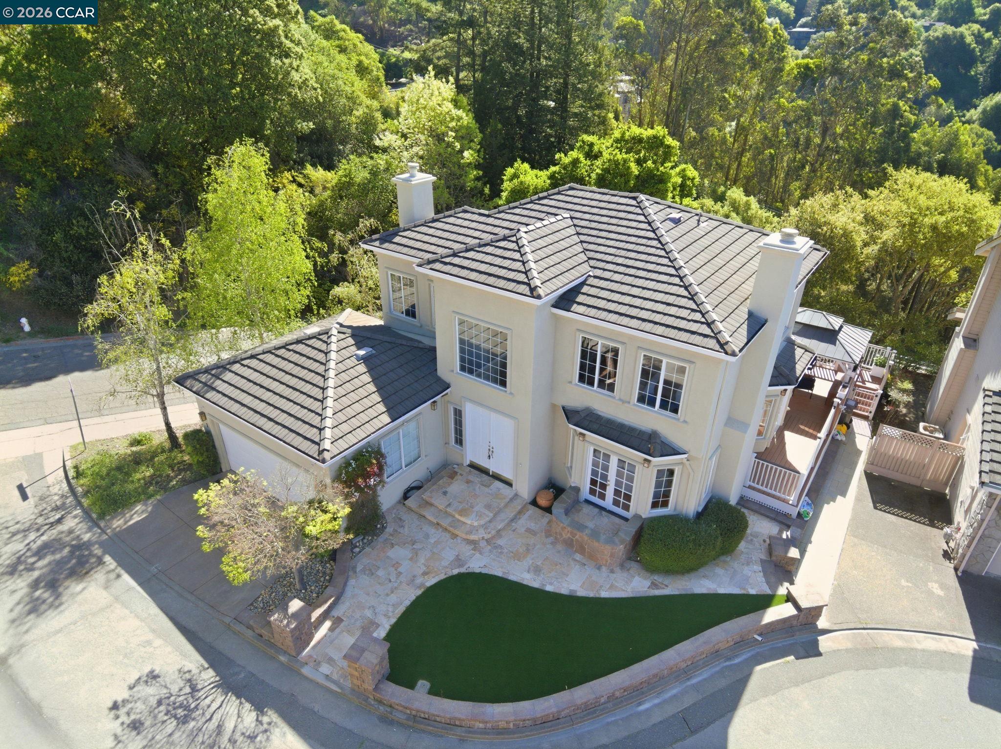 Detail Gallery Image 46 of 60 For 1 Bay Forest Pl, Oakland,  CA 94611 - 3 Beds | 2/1 Baths