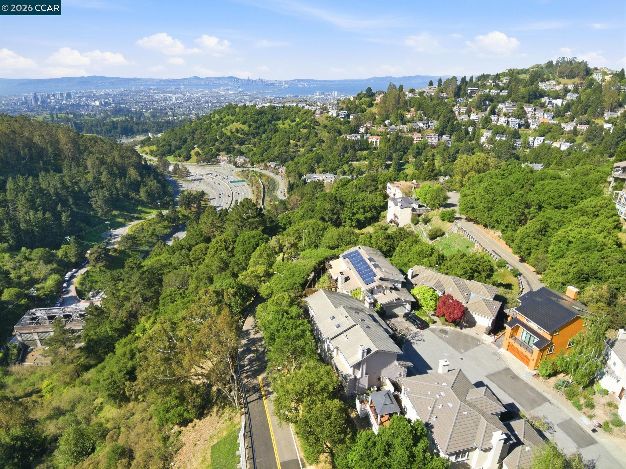 Detail Gallery Image 49 of 60 For 1 Bay Forest Pl, Oakland,  CA 94611 - 3 Beds | 2/1 Baths