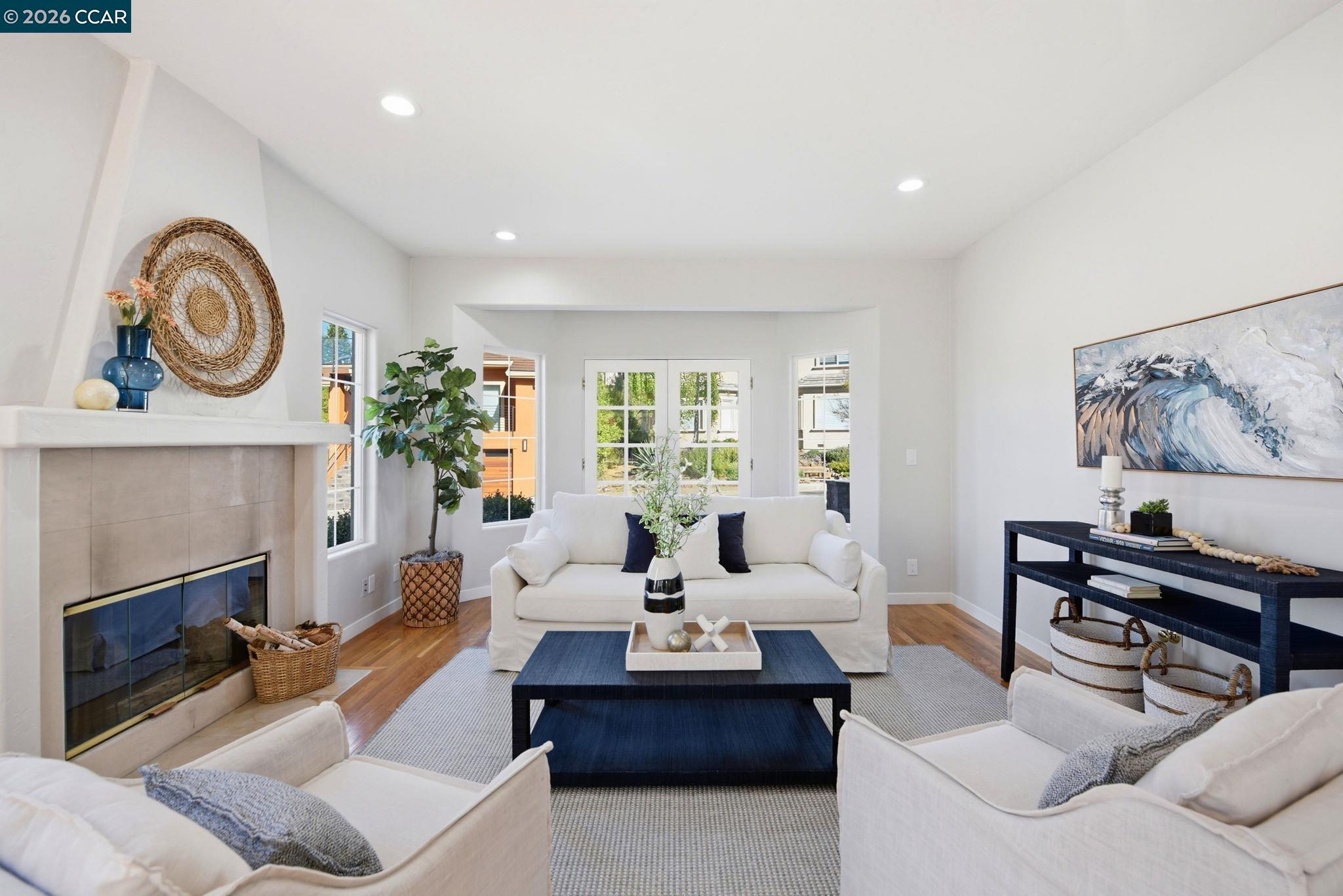 Detail Gallery Image 6 of 60 For 1 Bay Forest Pl, Oakland,  CA 94611 - 3 Beds | 2/1 Baths