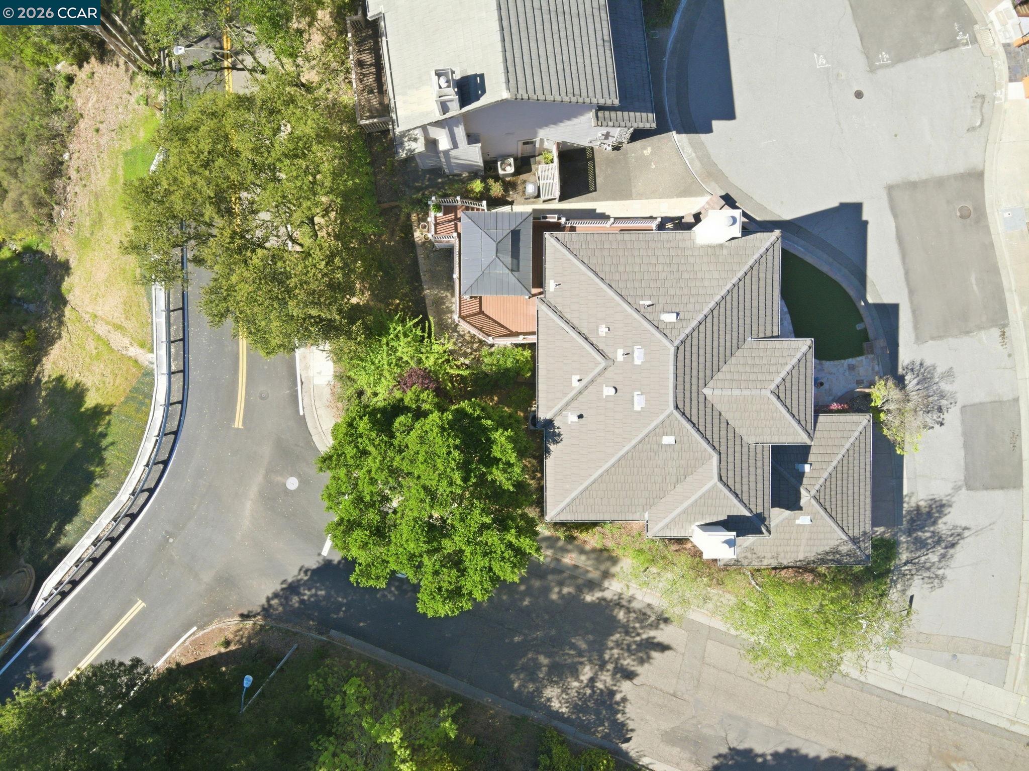 Detail Gallery Image 56 of 60 For 1 Bay Forest Pl, Oakland,  CA 94611 - 3 Beds | 2/1 Baths