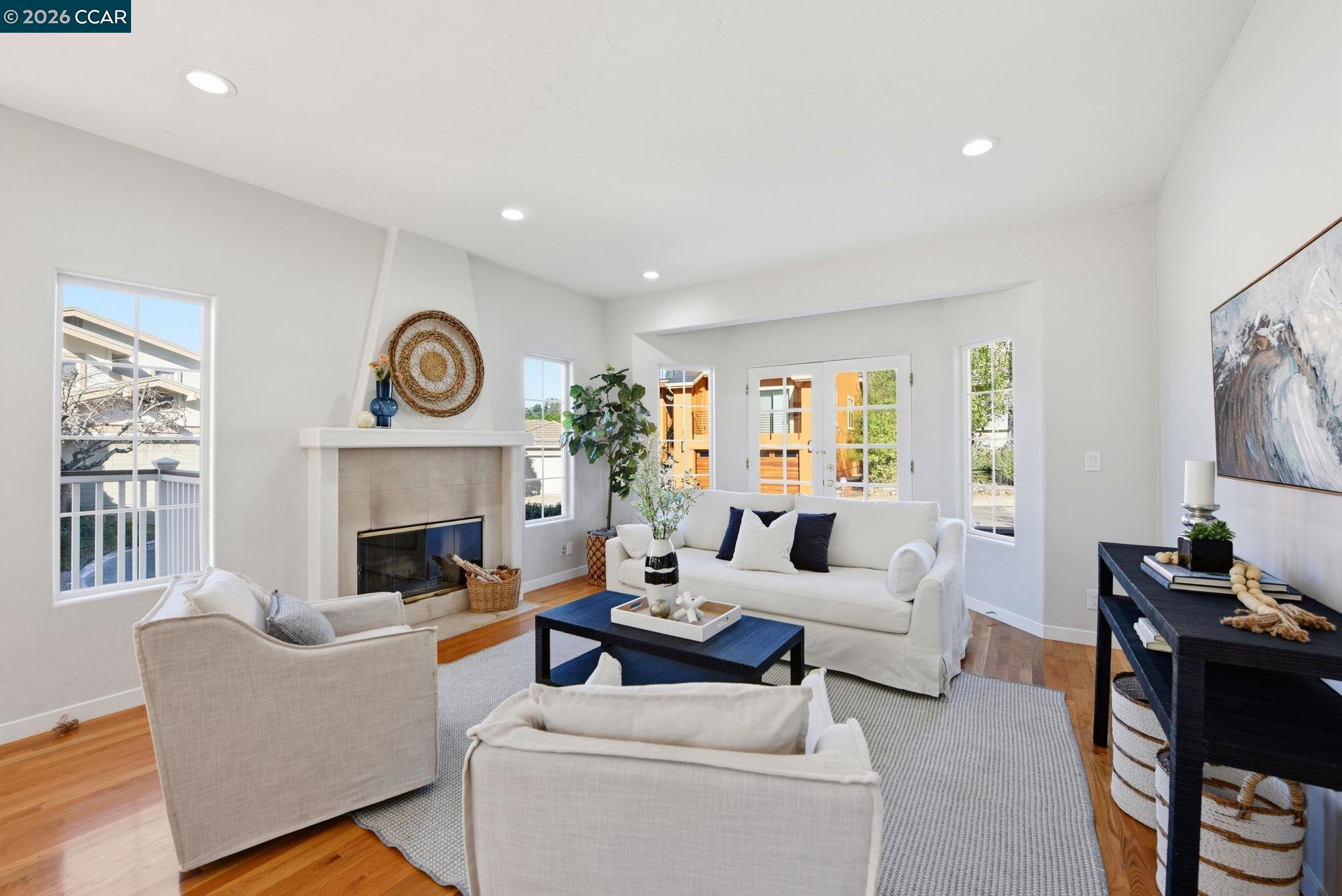 Detail Gallery Image 7 of 60 For 1 Bay Forest Pl, Oakland,  CA 94611 - 3 Beds | 2/1 Baths