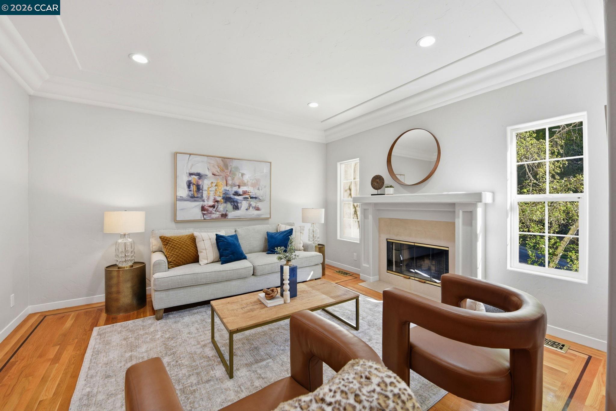 Detail Gallery Image 10 of 60 For 1 Bay Forest Pl, Oakland,  CA 94611 - 3 Beds | 2/1 Baths