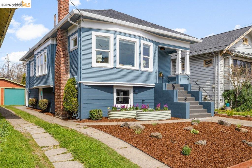 Detail Gallery Image 2 of 52 For 1072 57th St, Oakland,  CA 94608 - 2 Beds | 2 Baths