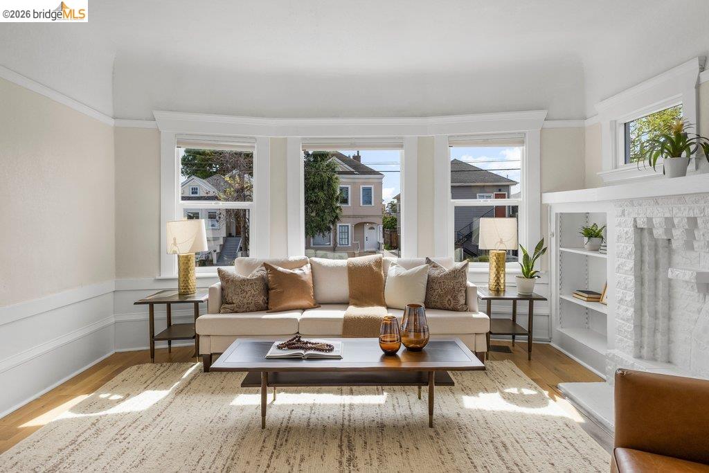 Detail Gallery Image 11 of 52 For 1072 57th St, Oakland,  CA 94608 - 2 Beds | 2 Baths