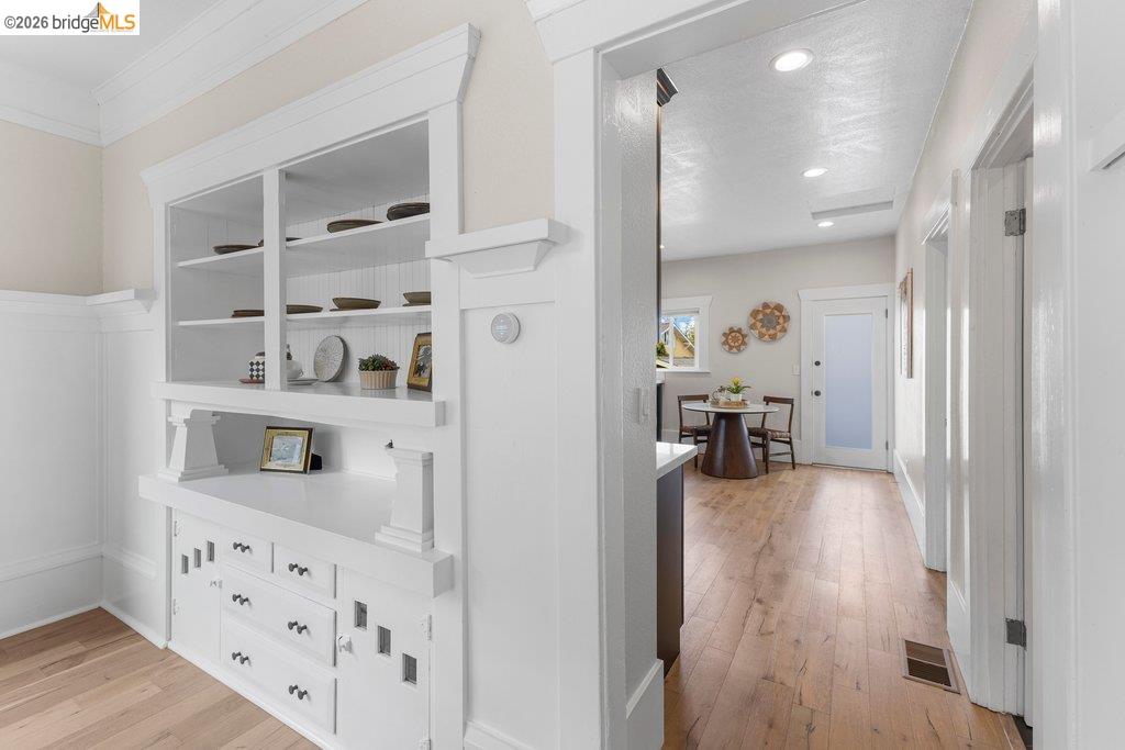 Detail Gallery Image 18 of 52 For 1072 57th St, Oakland,  CA 94608 - 2 Beds | 2 Baths