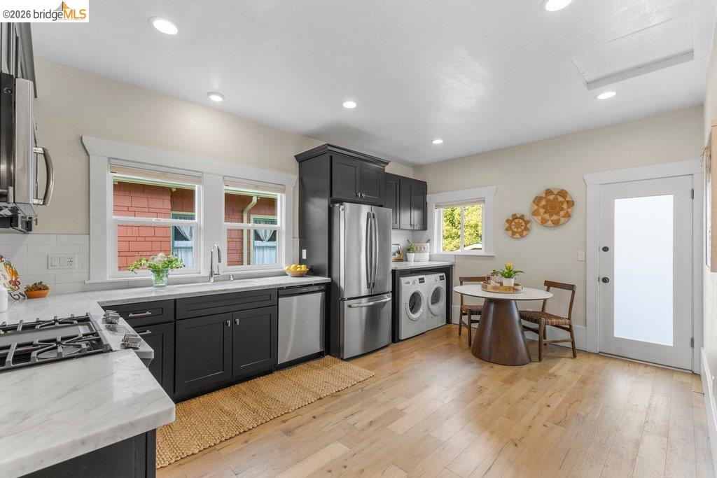 Detail Gallery Image 22 of 52 For 1072 57th St, Oakland,  CA 94608 - 2 Beds | 2 Baths