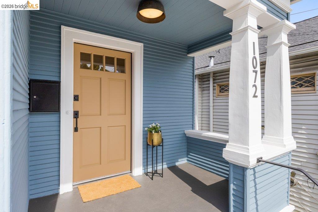 Detail Gallery Image 4 of 52 For 1072 57th St, Oakland,  CA 94608 - 2 Beds | 2 Baths