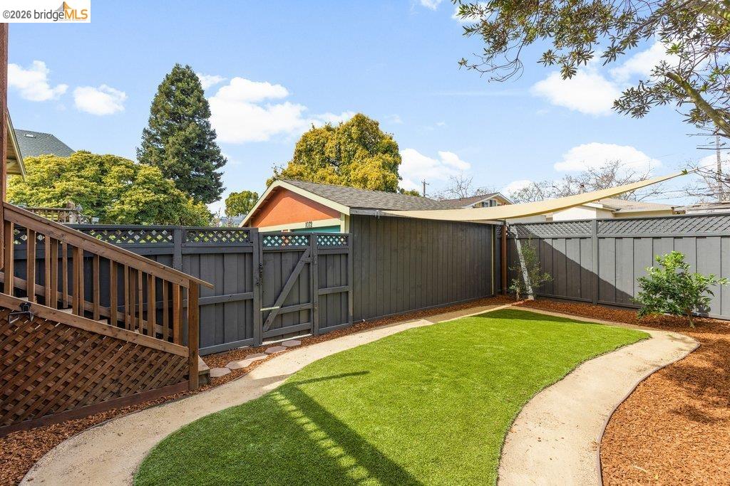 Detail Gallery Image 38 of 52 For 1072 57th St, Oakland,  CA 94608 - 2 Beds | 2 Baths