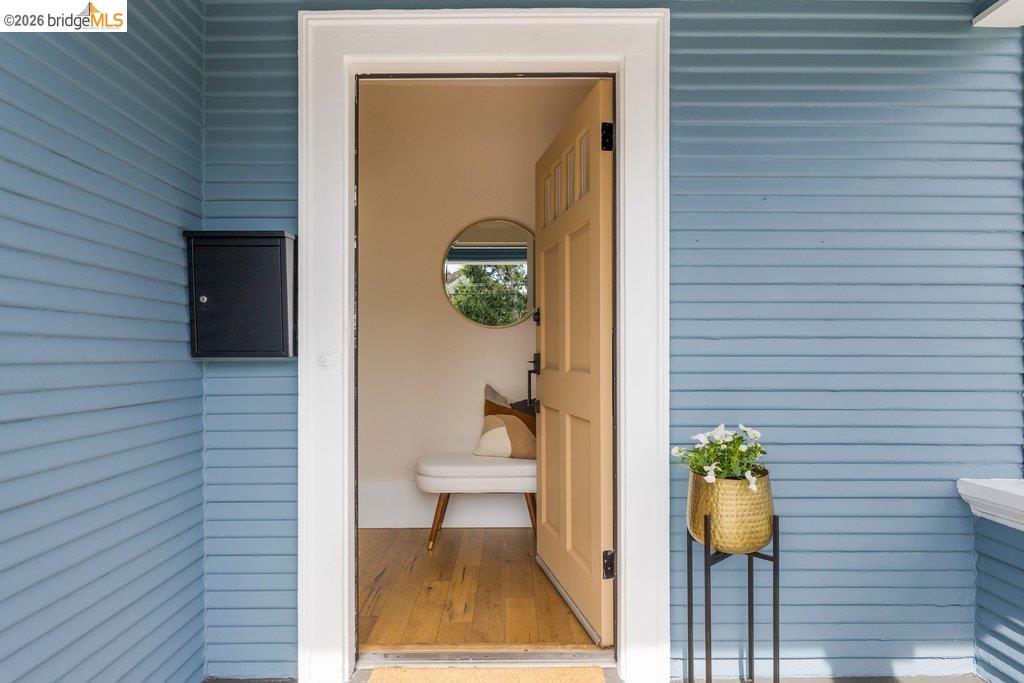 Detail Gallery Image 5 of 52 For 1072 57th St, Oakland,  CA 94608 - 2 Beds | 2 Baths