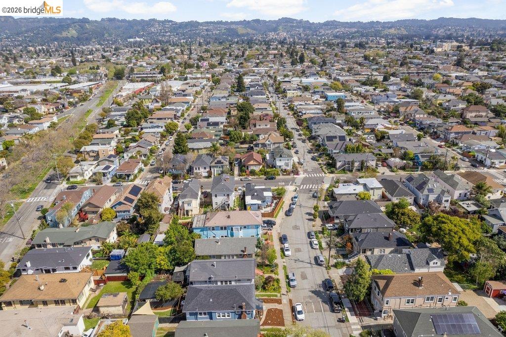 Detail Gallery Image 43 of 52 For 1072 57th St, Oakland,  CA 94608 - 2 Beds | 2 Baths