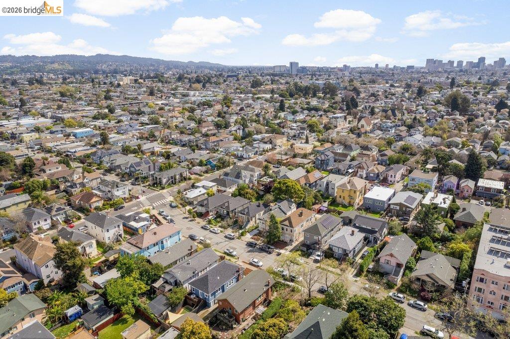 Detail Gallery Image 44 of 52 For 1072 57th St, Oakland,  CA 94608 - 2 Beds | 2 Baths