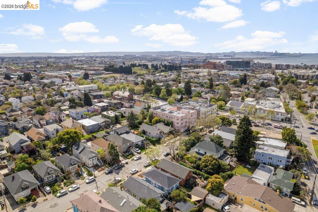 Detail Gallery Image 48 of 52 For 1072 57th St, Oakland,  CA 94608 - 2 Beds | 2 Baths