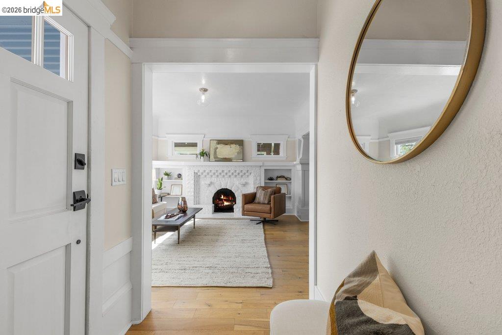 Detail Gallery Image 6 of 52 For 1072 57th St, Oakland,  CA 94608 - 2 Beds | 2 Baths